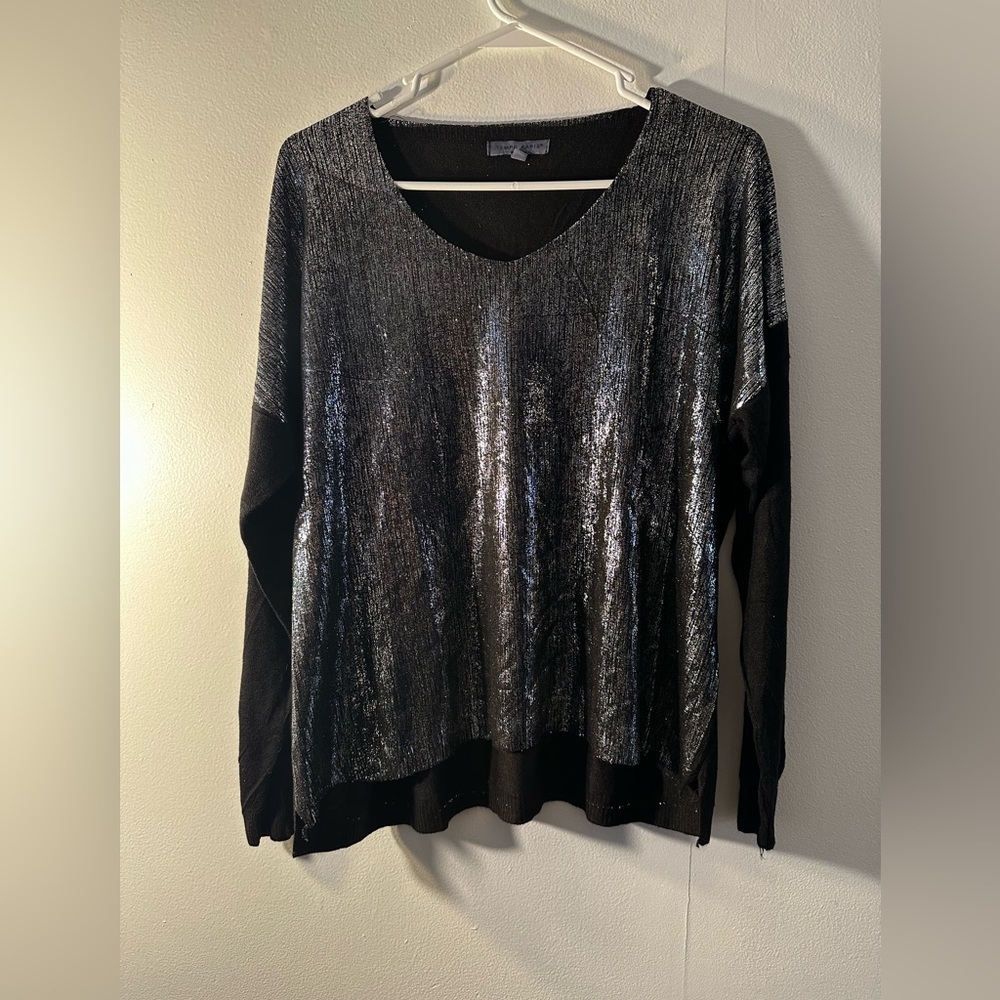 Tempo Paris black V Neck
Metallic Front Boxy size small/ medium sweater